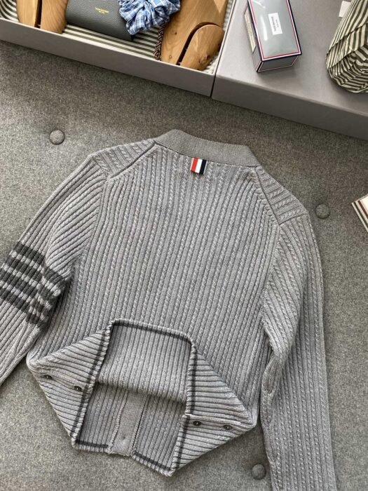 톰브라운 사선 스트라이프 트위스트 케이블 단색 가디건 그레이 레플리카 미러급 SA급 S급 고퀄리티 하이엔드 최상급 의류 [여성] 6