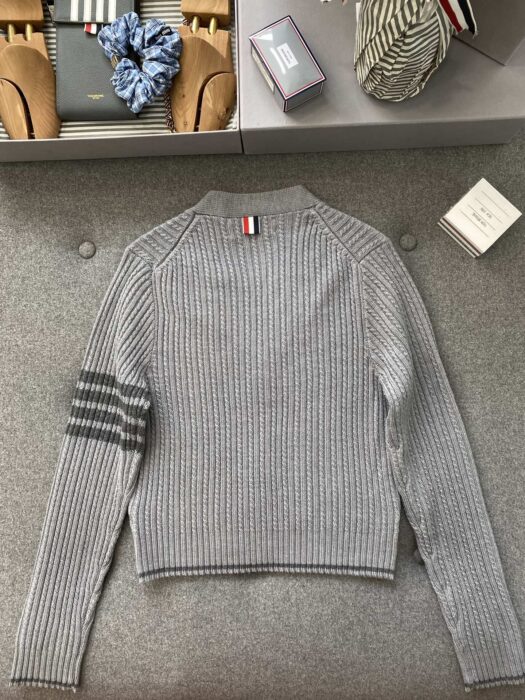 톰브라운 사선 스트라이프 트위스트 케이블 단색 가디건 그레이 레플리카 미러급 SA급 S급 고퀄리티 하이엔드 최상급 의류 [여성] 4