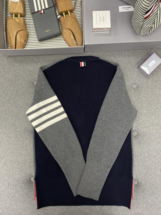 톰브라운 투인원 하프 사선 가디건 미디움 그레이 레플리카 미러급 SA급 S급 고퀄리티 하이엔드 최상급 의류 [남성여성공용] 4