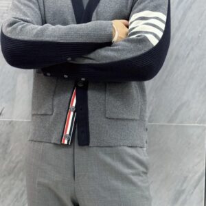 톰브라운 투인원 하프 사선 가디건 미디움 그레이 레플리카 미러급 SA급 S급 고퀄리티 하이엔드 최상급 의류 [남성여성공용]