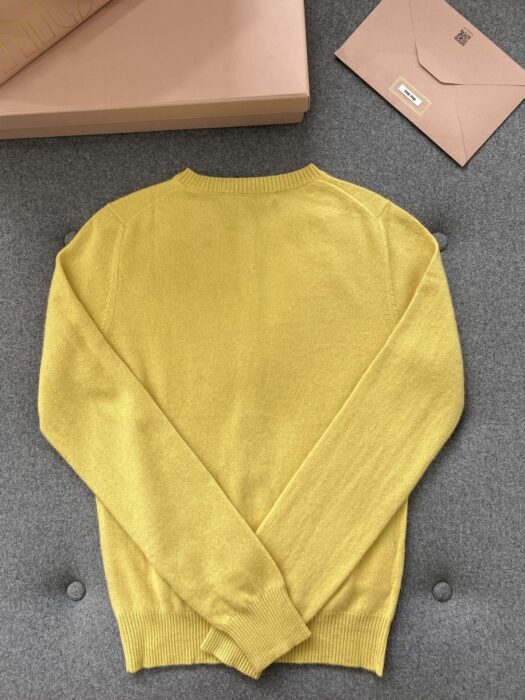 미우미우 캐시미어 베이직 가디건 옐로우 레플리카 미러급 SA급 S급 고퀄리티 하이엔드 최상급 의류 [여성] 4