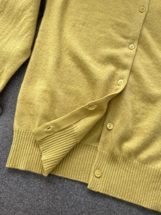 미우미우 캐시미어 베이직 가디건 옐로우 레플리카 미러급 SA급 S급 고퀄리티 하이엔드 최상급 의류 [여성] 12