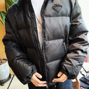 프라다 삼각 패치 블랙 패딩 레플리카 미러급 SA급 S급 고퀄리티 하이엔드 최상급 의류 [남성여성공용]