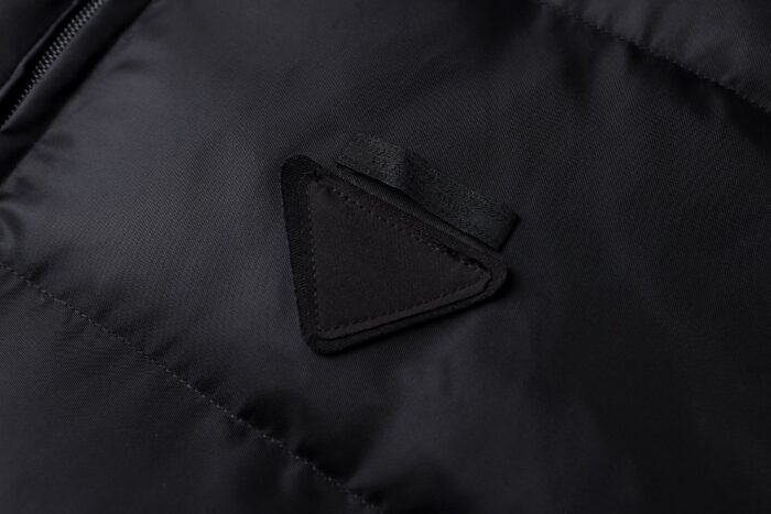 프라다 삼각 패치 블랙 패딩 레플리카 미러급 SA급 S급 고퀄리티 하이엔드 최상급 의류 [남성여성공용] 10