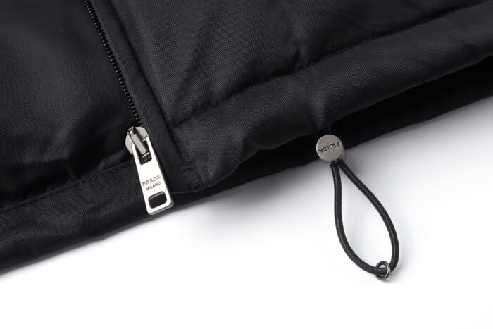 프라다 삼각 패치 블랙 패딩 레플리카 미러급 SA급 S급 고퀄리티 하이엔드 최상급 의류 [남성여성공용] 9