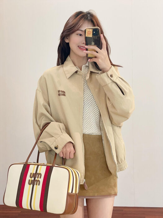 미우미우 라이트 데님 블루종 자켓 베이지 레플리카 미러급 SA급 S급 고퀄리티 하이엔드 최상급 의류 [남성여성공용] 2