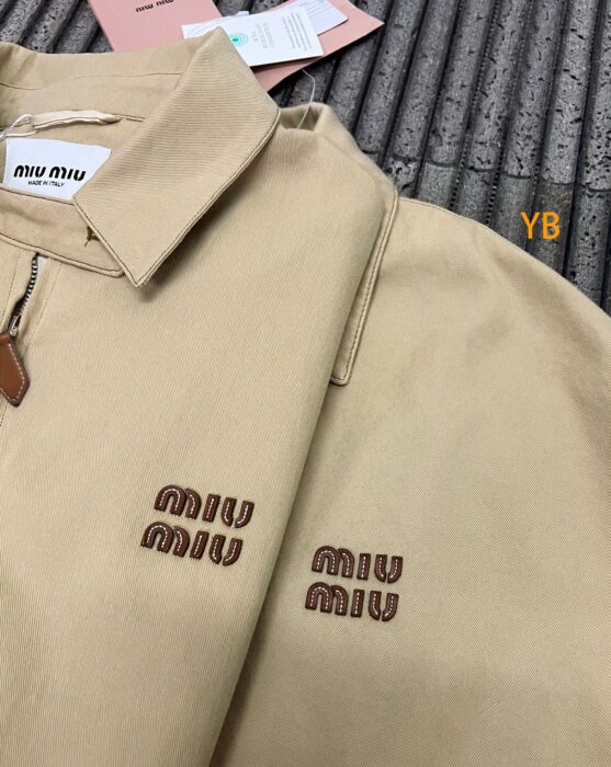 미우미우 라이트 데님 블루종 자켓 베이지 레플리카 미러급 SA급 S급 고퀄리티 하이엔드 최상급 의류 [남성여성공용] 7