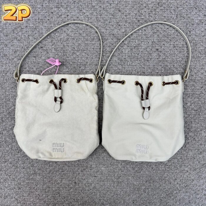 미우미우 모노그램 자수 캔버스 버킷백 (3 color) 레플리카 미러급 SA급 S급 고퀄리티 최상급 하이엔드 가방 [여성]