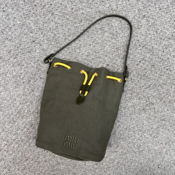 미우미우 모노그램 자수 캔버스 버킷백 (3 color) 레플리카 미러급 SA급 S급 고퀄리티 최상급 하이엔드 가방 [여성] 15