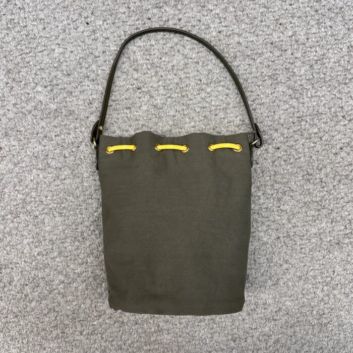 미우미우 모노그램 자수 캔버스 버킷백 (3 color) 레플리카 미러급 SA급 S급 고퀄리티 최상급 하이엔드 가방 [여성] 16