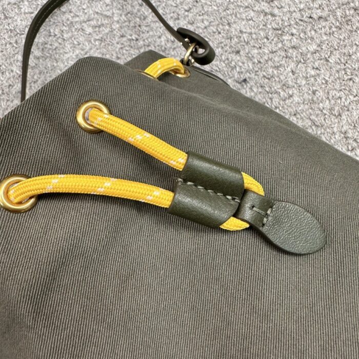 미우미우 모노그램 자수 캔버스 버킷백 (3 color) 레플리카 미러급 SA급 S급 고퀄리티 최상급 하이엔드 가방 [여성] 17