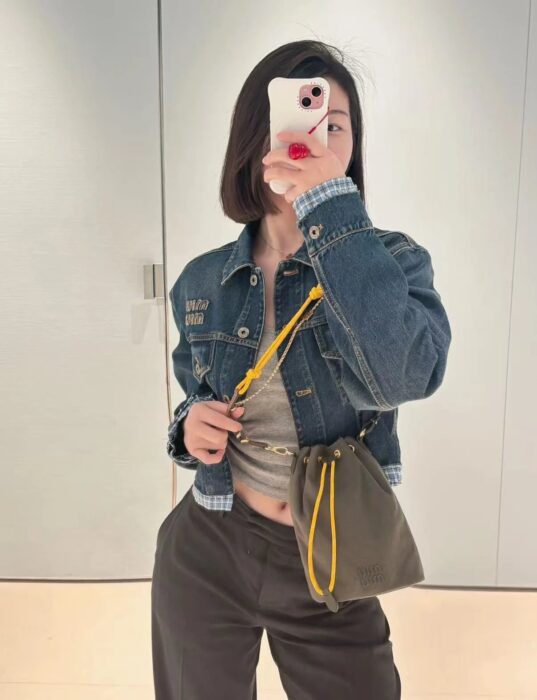 미우미우 모노그램 자수 캔버스 버킷백 (3 color) 레플리카 미러급 SA급 S급 고퀄리티 최상급 하이엔드 가방 [여성] 14