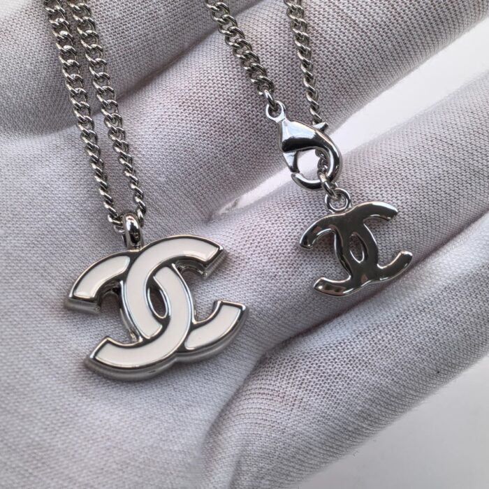 샤넬 화이트 CC로고 목걸이 실버 레플리카 미러급 SA급 S급 고퀄리티 최상급 하이엔드 악세사리 [남성여성공용] 12