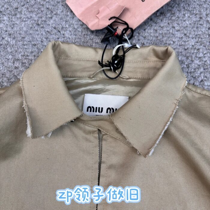 미우미우 모노그램 대미지 자켓 카키 레플리카 미러급 SA급 S급 고퀄리티 하이엔드 최상급 의류 [남성여성공용] 22