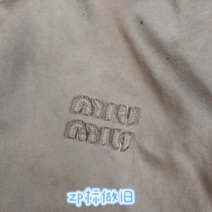미우미우 모노그램 대미지 자켓 카키 레플리카 미러급 SA급 S급 고퀄리티 하이엔드 최상급 의류 [남성여성공용] 24