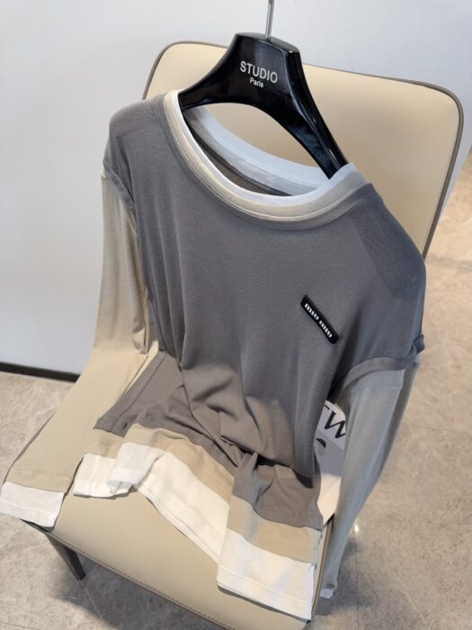 미우미우 페이크 레이어링 긴팔티 배색 그레이 레플리카 미러급 SA급 S급 고퀄리티 하이엔드 최상급 의류 [여성] 9