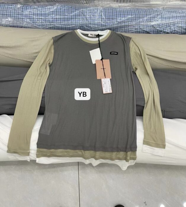 미우미우 페이크 레이어링 긴팔티 배색 그레이 레플리카 미러급 SA급 S급 고퀄리티 하이엔드 최상급 의류 [여성] 4