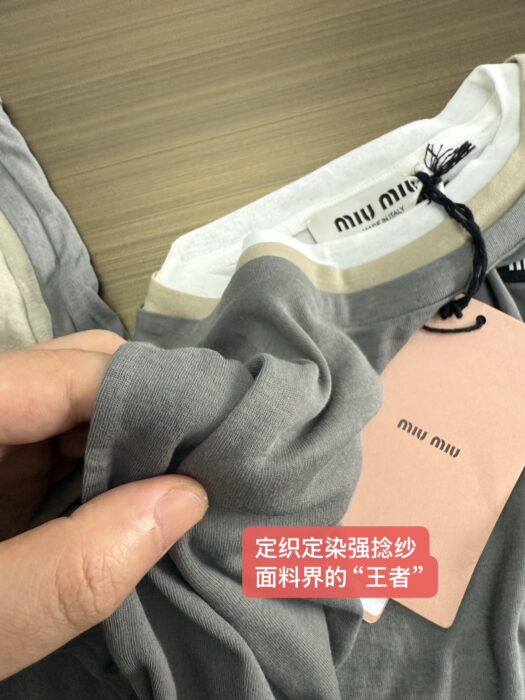 미우미우 페이크 레이어링 긴팔티 배색 그레이 레플리카 미러급 SA급 S급 고퀄리티 하이엔드 최상급 의류 [여성] 6