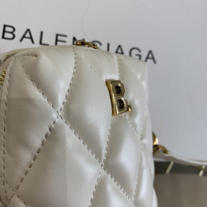 발렌시아가 로고 퀼팅 렉탱글 미니 크로스백 화이트 레플리카 미러급 SA급 S급 고퀄리티 최상급 하이엔드 가방 [여성] 8