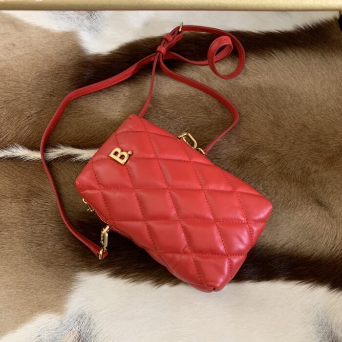 발렌시아가 로고 퀼팅 렉탱글 미니 크로스백 레드 레플리카 미러급 SA급 S급 고퀄리티 최상급 하이엔드 가방 [여성] 2