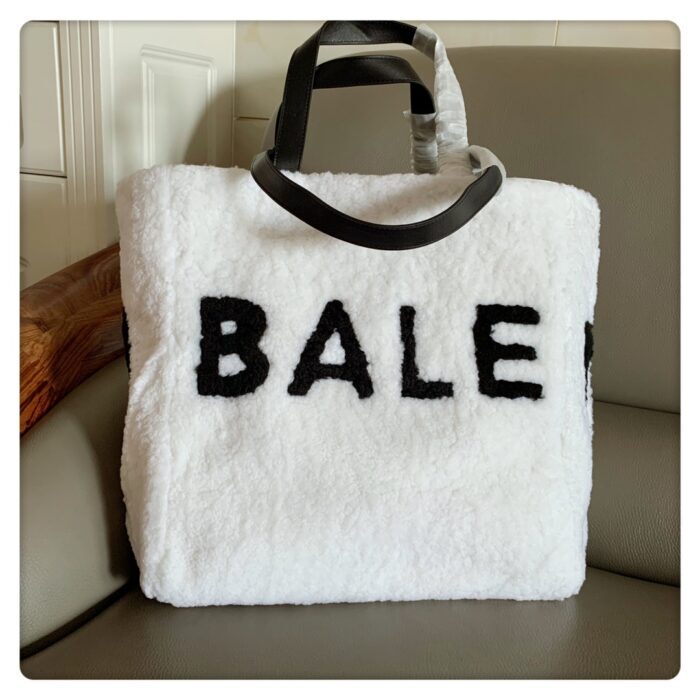 발렌시아가 모노그램 시어링 퍼 토트백 화이트 레더 레플리카 미러급 SA급 S급 고퀄리티 최상급 하이엔드 가방 [남성여성공용]