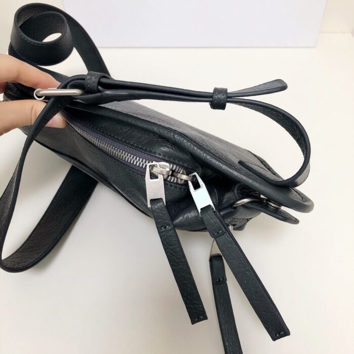 발렌시아가 양가죽 베이직 벨트백 블랙 레플리카 미러급 SA급 S급 고퀄리티 최상급 하이엔드 가방 [남성여성공용] 7