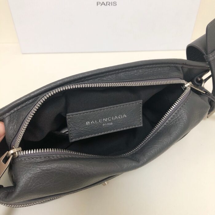 발렌시아가 양가죽 베이직 벨트백 블랙 레플리카 미러급 SA급 S급 고퀄리티 최상급 하이엔드 가방 [남성여성공용] 3