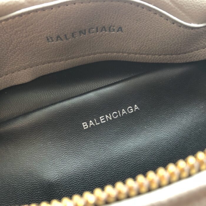 발렌시아가 수비니어 XS 여성 벨트백 크로스백 라이트 갈색 레플리카 미러급 SA급 S급 고퀄리티 최상급 하이엔드 가방 [여성] 9