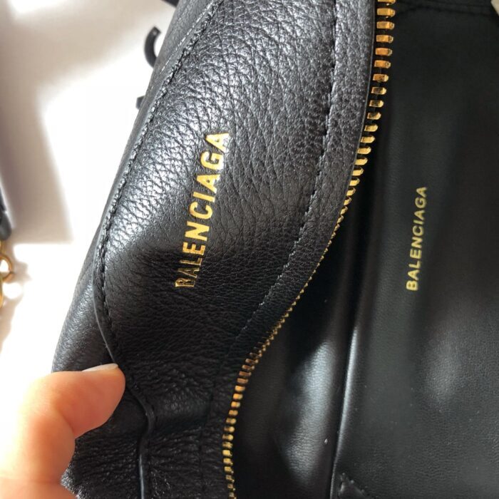 발렌시아가 수비니어 XS 여성 백 참 벨트백 크로스백 블랙 레플리카 미러급 SA급 S급 고퀄리티 최상급 하이엔드 가방 [여성] 10