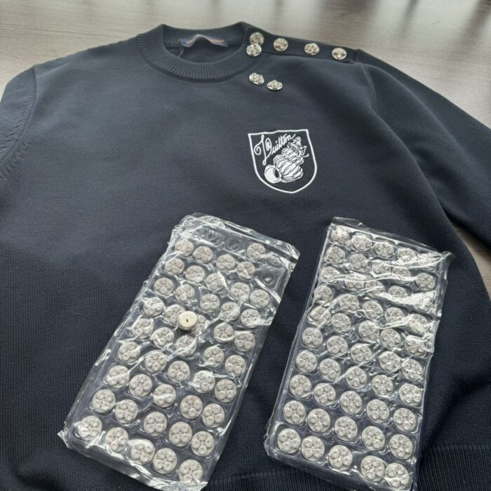 루이비통 어깨 단추 니트 네이비 레플리카 미러급 SA급 S급 고퀄리티 하이엔드 최상급 의류 [남성여성공용] 6