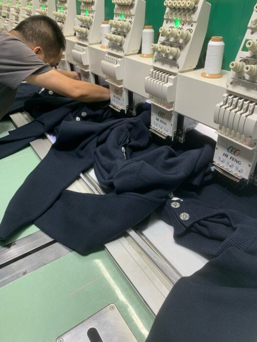 루이비통 어깨 단추 니트 네이비 레플리카 미러급 SA급 S급 고퀄리티 하이엔드 최상급 의류 [남성여성공용] 3