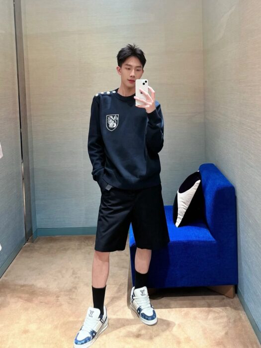 루이비통 어깨 단추 니트 네이비 레플리카 미러급 SA급 S급 고퀄리티 하이엔드 최상급 의류 [남성여성공용]