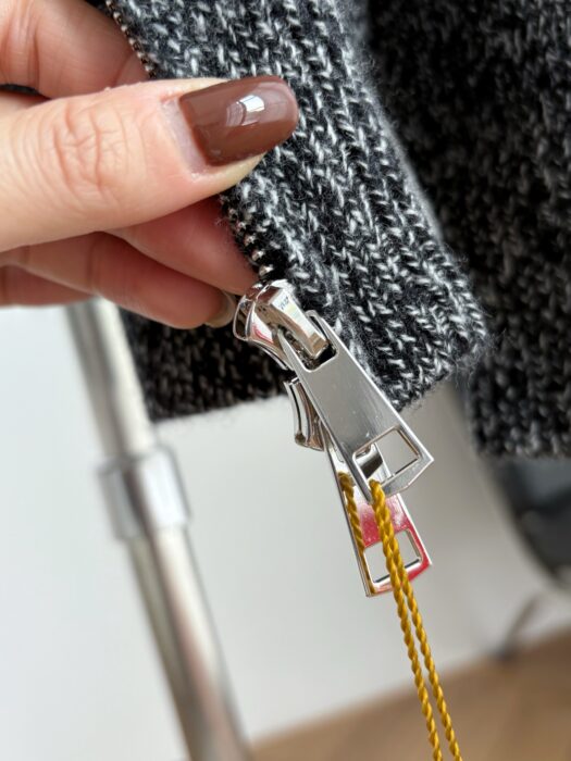 로로피아나 양털 단색 지퍼 가디건 다크 그레이 레플리카 미러급 SA급 S급 고퀄리티 하이엔드 최상급 의류 [남성여성공용] 9