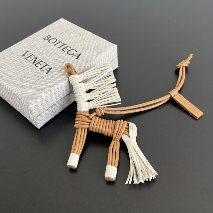 보테가베네타 말 백 참 857272 레플리카 미러급 SA급 S급 고퀄리티 최상급 하이엔드 악세사리 [남성여성공용] 2