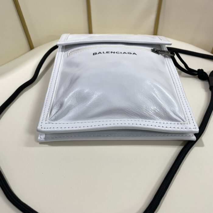 발렌시아가 모노그램 핸드폰 백 크로스백 회백색 레플리카 미러급 SA급 S급 고퀄리티 최상급 하이엔드 가방 [남성여성공용] 4