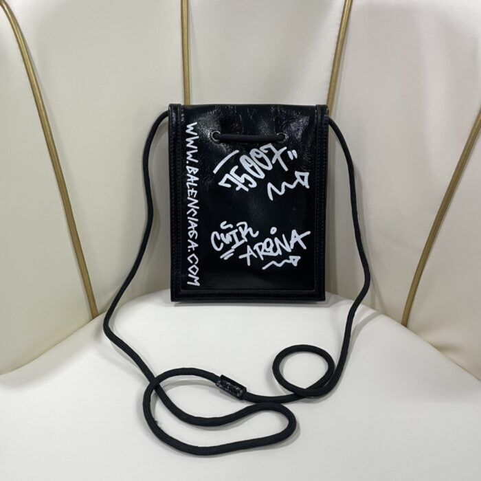 발렌시아가 그래피티 모노그램 파리스 핸드폰 백 크로스백 블랙 레플리카 미러급 SA급 S급 고퀄리티 최상급 하이엔드 가방 [남성여성공용] 2