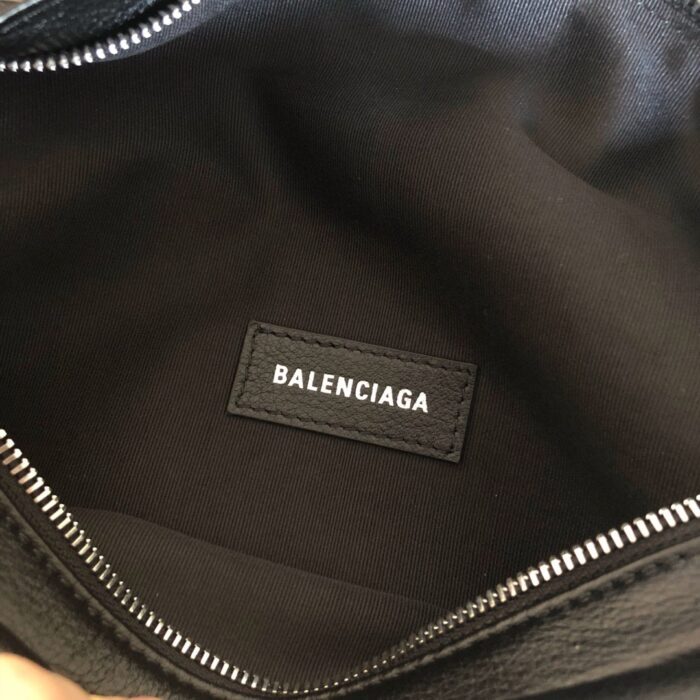 발렌시아가 에브리데이 벨트팩 블랙 레플리카 미러급 SA급 S급 고퀄리티 최상급 하이엔드 가방 [남성여성공용] 9