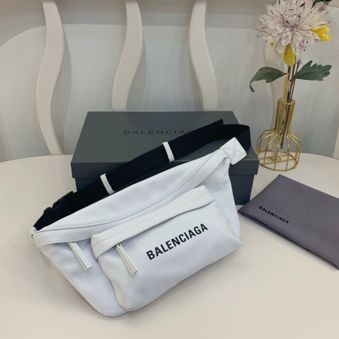 발렌시아가 에브리데이 벨트팩 화이트 레플리카 미러급 SA급 S급 고퀄리티 최상급 하이엔드 가방 [남성여성공용] 4