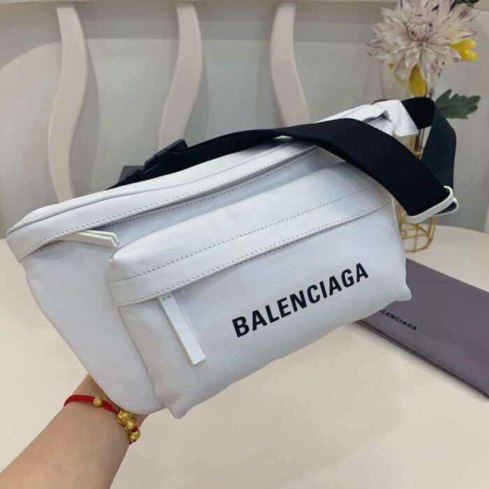 발렌시아가 에브리데이 벨트팩 화이트 레플리카 미러급 SA급 S급 고퀄리티 최상급 하이엔드 가방 [남성여성공용]