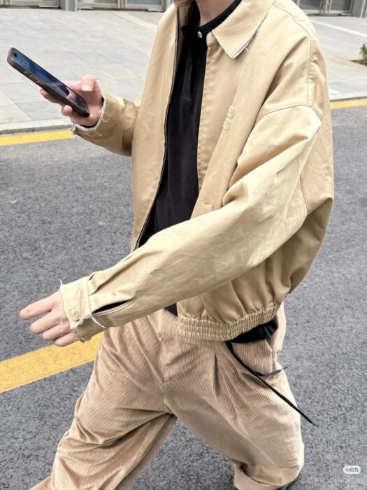 미우미우 모노그램 대미지 자켓 카키 레플리카 미러급 SA급 S급 고퀄리티 하이엔드 최상급 의류 [남성여성공용]