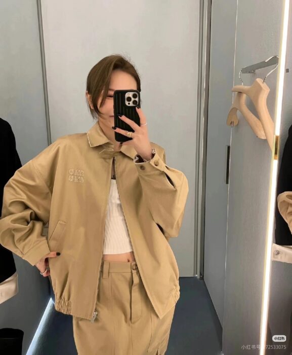 미우미우 모노그램 대미지 자켓 카키 레플리카 미러급 SA급 S급 고퀄리티 하이엔드 최상급 의류 [남성여성공용] 2
