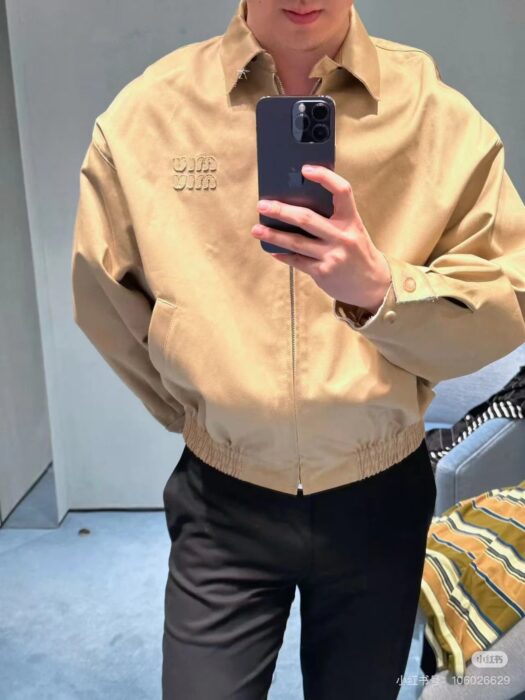 미우미우 모노그램 대미지 자켓 카키 레플리카 미러급 SA급 S급 고퀄리티 하이엔드 최상급 의류 [남성여성공용] 5