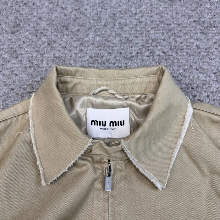 미우미우 모노그램 대미지 자켓 카키 레플리카 미러급 SA급 S급 고퀄리티 하이엔드 최상급 의류 [남성여성공용] 18