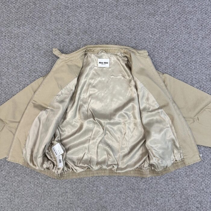 미우미우 모노그램 대미지 자켓 카키 레플리카 미러급 SA급 S급 고퀄리티 하이엔드 최상급 의류 [남성여성공용] 17