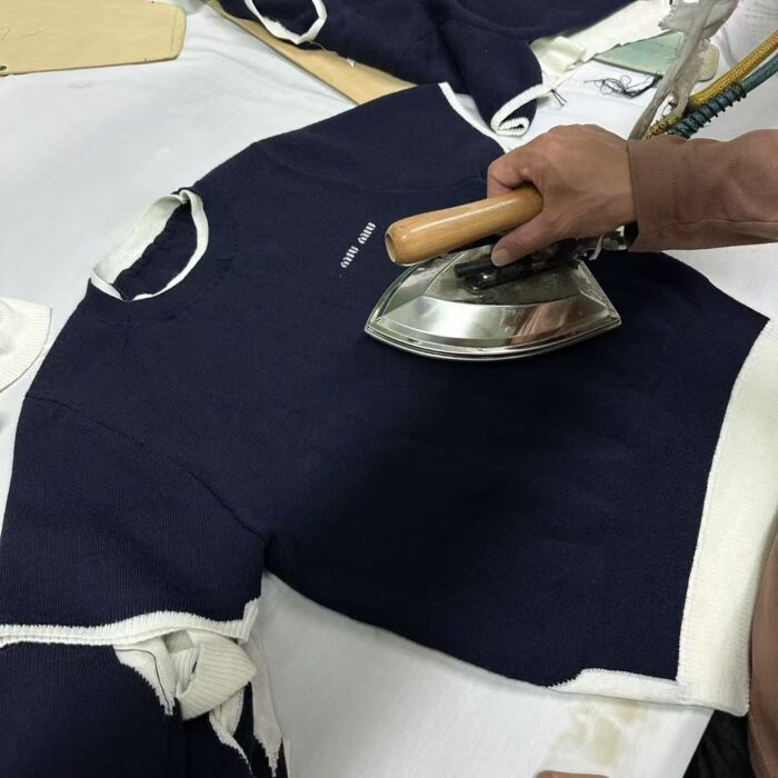 미우미우 캐시미어 크루넥 스웨터 블루 페이크 레이어링 니트 레플리카 미러급 SA급 S급 고퀄리티 하이엔드 최상급 의류 [여성] 12