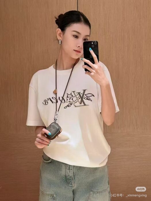 루이비통 여우 LV 자수 니트 반팔티 화이트 레플리카 미러급 SA급 S급 고퀄리티 하이엔드 최상급 의류 [남성여성공용] 2