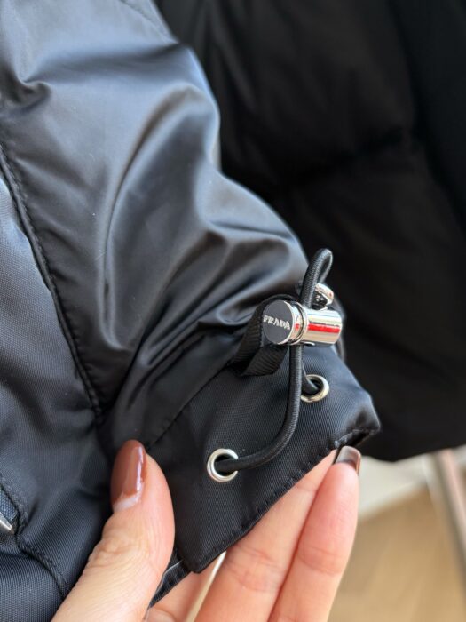 프라다 리나일론 벨티드 다운 자켓 백 롱 패딩 블랙 레플리카 미러급 SA급 S급 고퀄리티 하이엔드 최상급 의류 [여성] 14