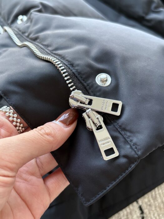 프라다 리나일론 벨티드 다운 자켓 백 롱 패딩 블랙 레플리카 미러급 SA급 S급 고퀄리티 하이엔드 최상급 의류 [여성] 17