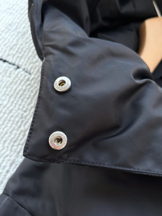 프라다 리나일론 벨티드 다운 자켓 백 롱 패딩 블랙 레플리카 미러급 SA급 S급 고퀄리티 하이엔드 최상급 의류 [여성] 18