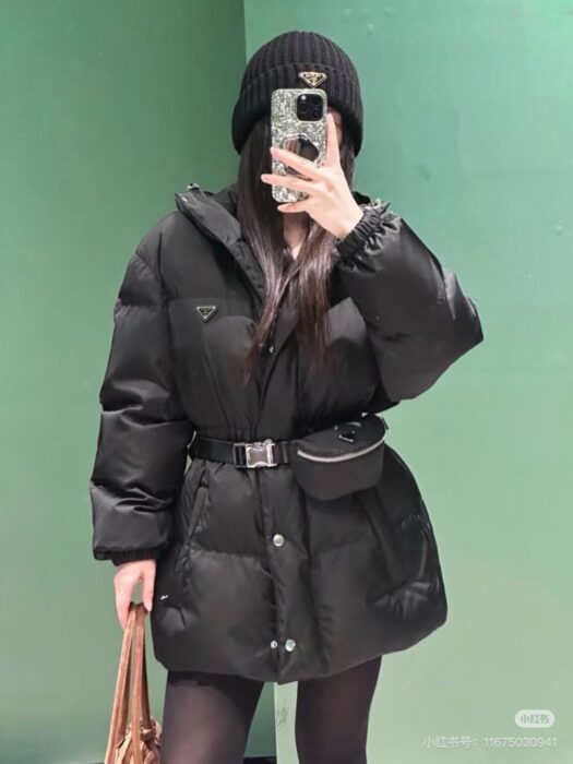 프라다 리나일론 벨티드 다운 자켓 백 롱 패딩 블랙 레플리카 미러급 SA급 S급 고퀄리티 하이엔드 최상급 의류 [여성]